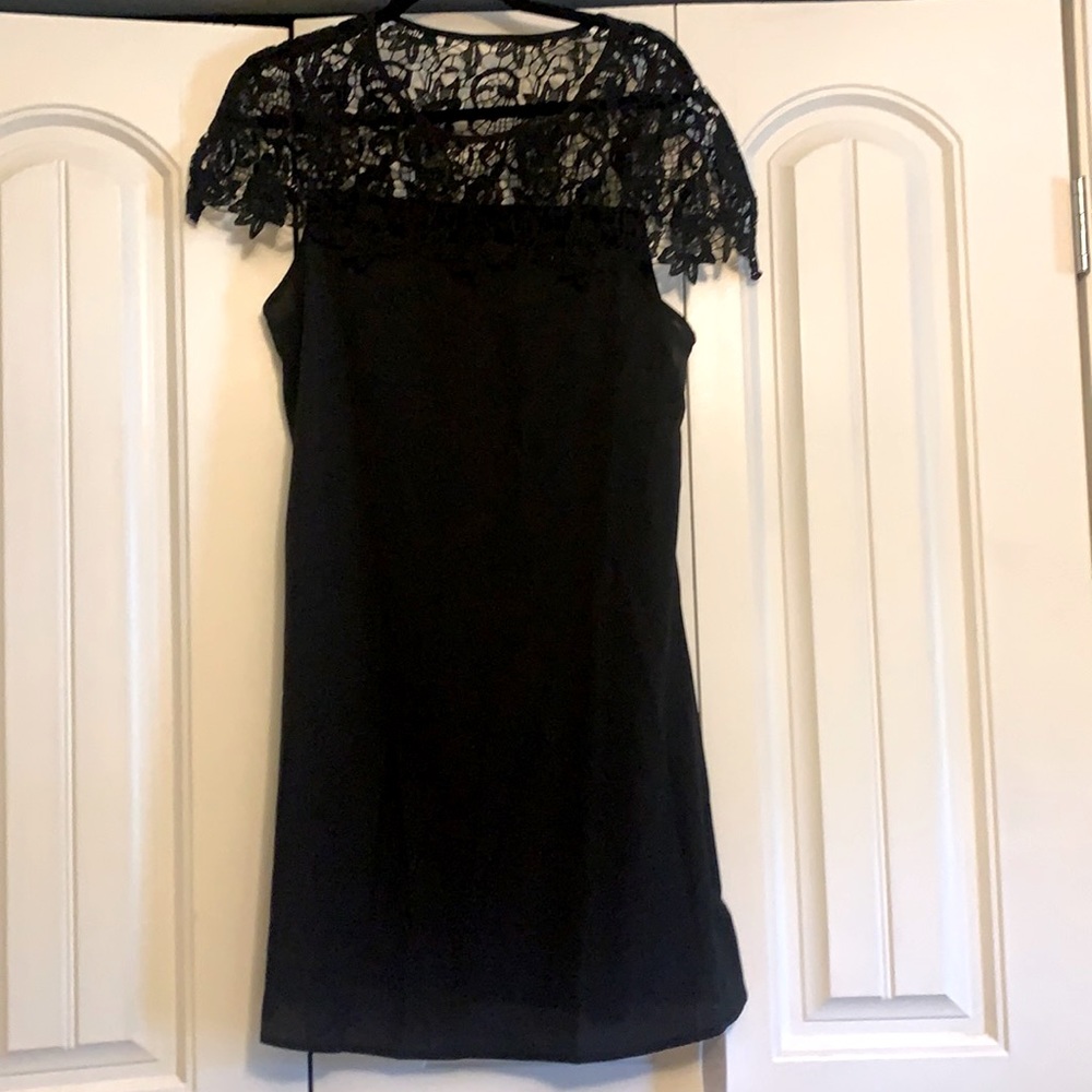 Black dress, size medium. Never worn!